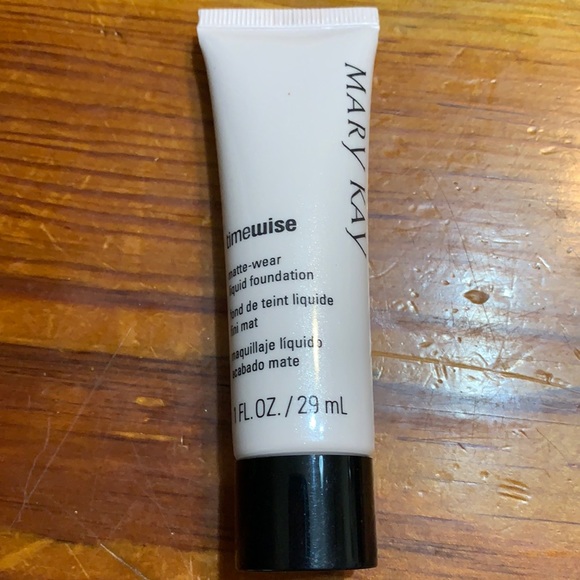 Mary Kay TimeWise Matte-Wear Foundation Beige 4